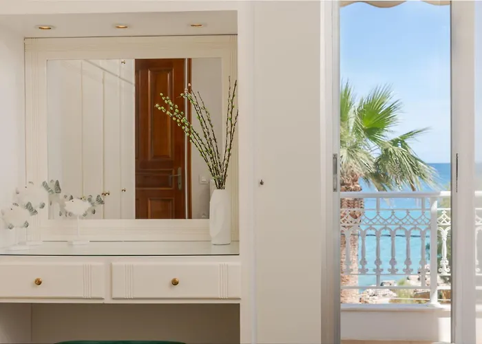 Mare Nostrum Seafront Apartment, By Zantewize