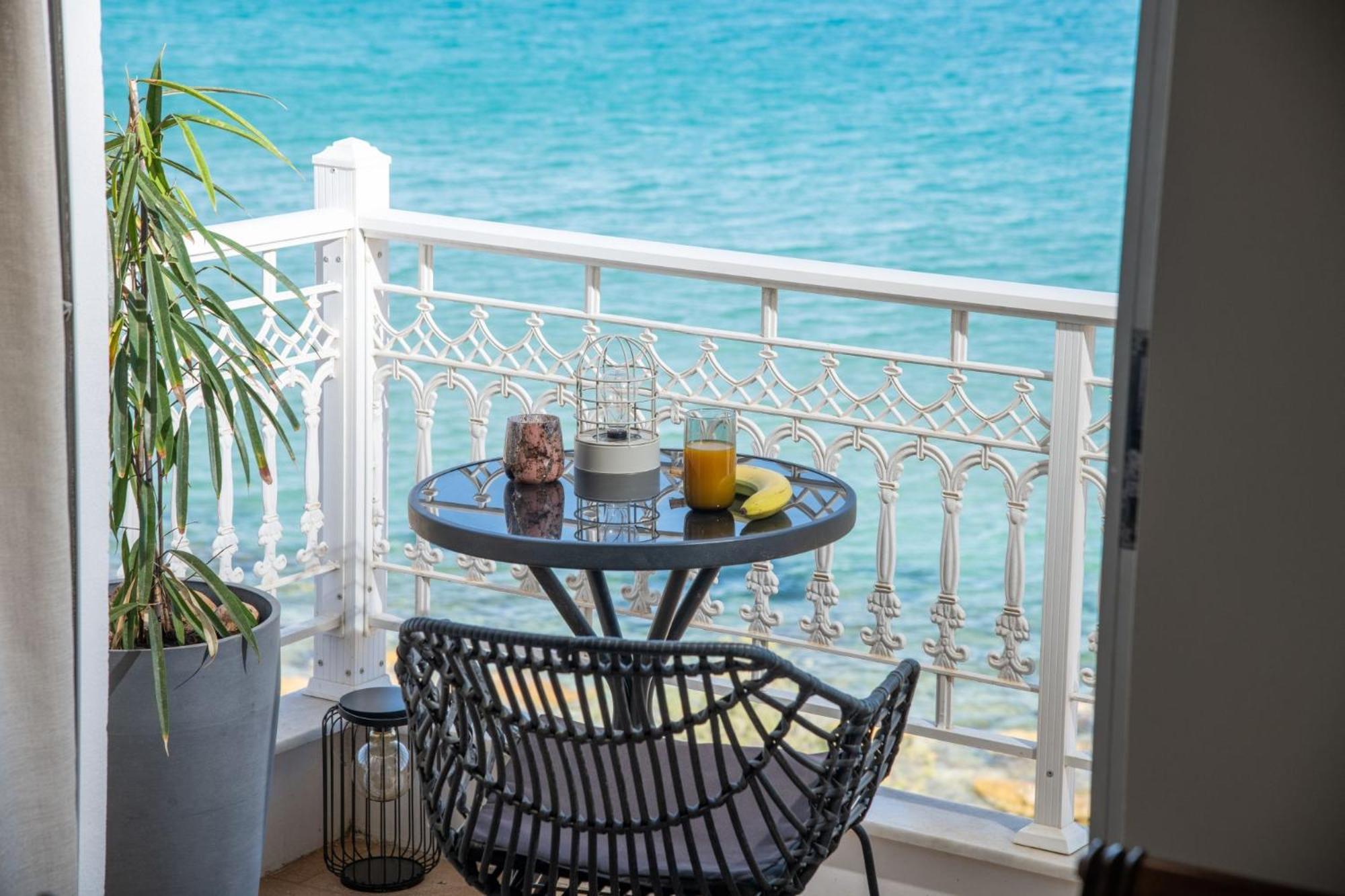 Mare Nostrum Seafront Apartment, By Zantewize Zakynthos