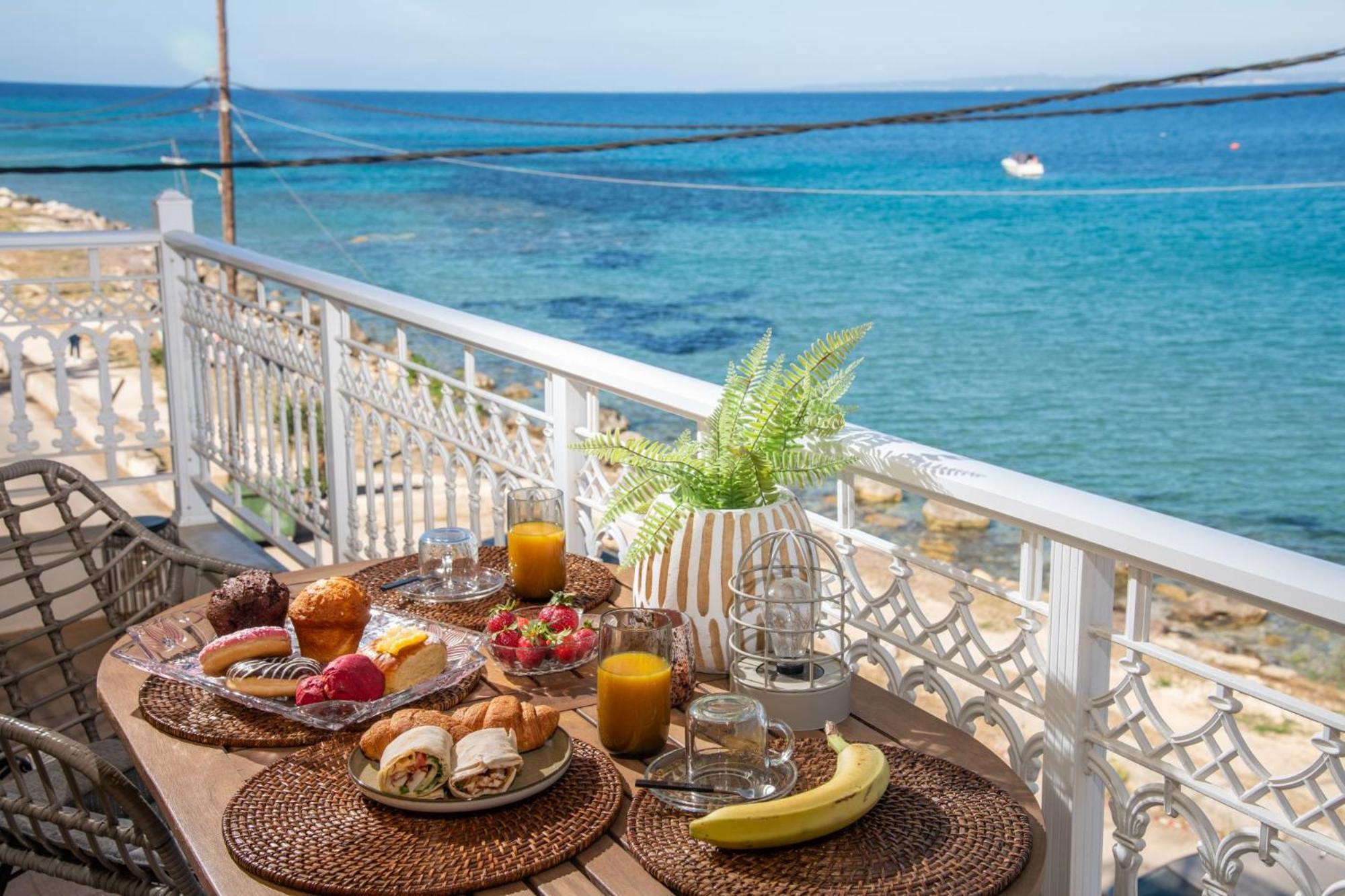 Apartment Mare Nostrum Seafront Apartment, By Zantewize